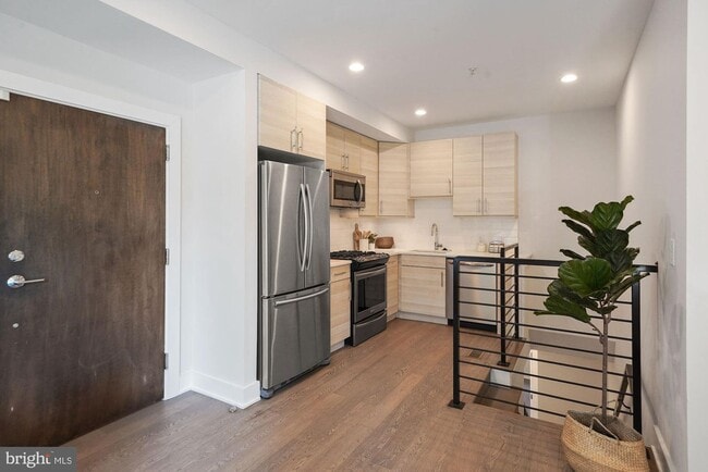 703 Newton Place NW, Washington, DC 20010 - photo 6