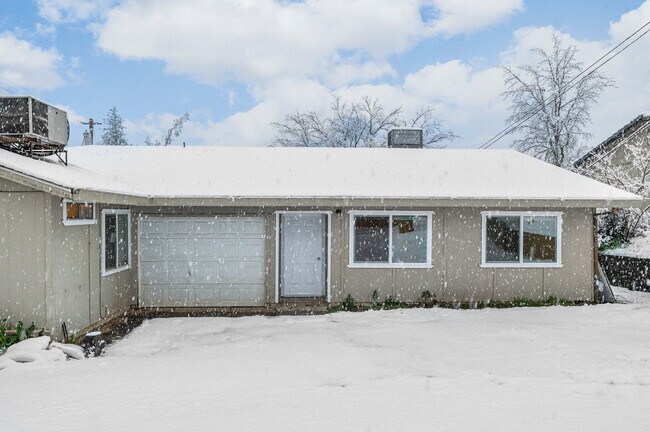 2104 Rosamond Ave unit 3, Shasta Lake, CA 96019 - photo 6