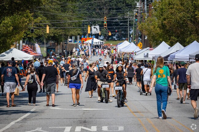 Thousands flocked to Howell Mill road for the annual Westside Stride.