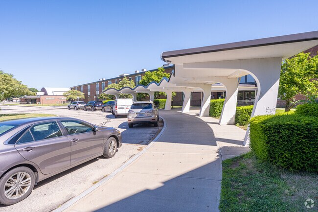 Warwick Veterans Middle School offers a respectable 11:1 student-teacher ratio.