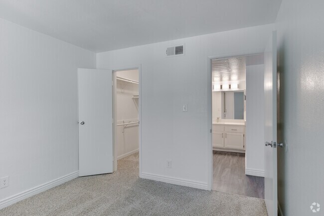 1BR, 1BA - 580SF - Bedroom