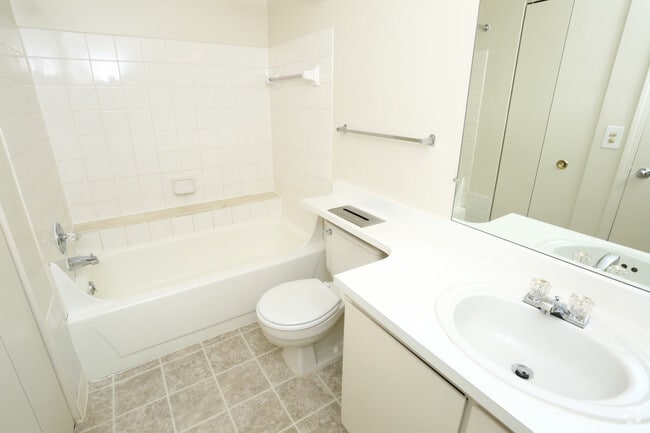 Kensington At Beverly Hills, Southfield, MI 48076 - photo 2