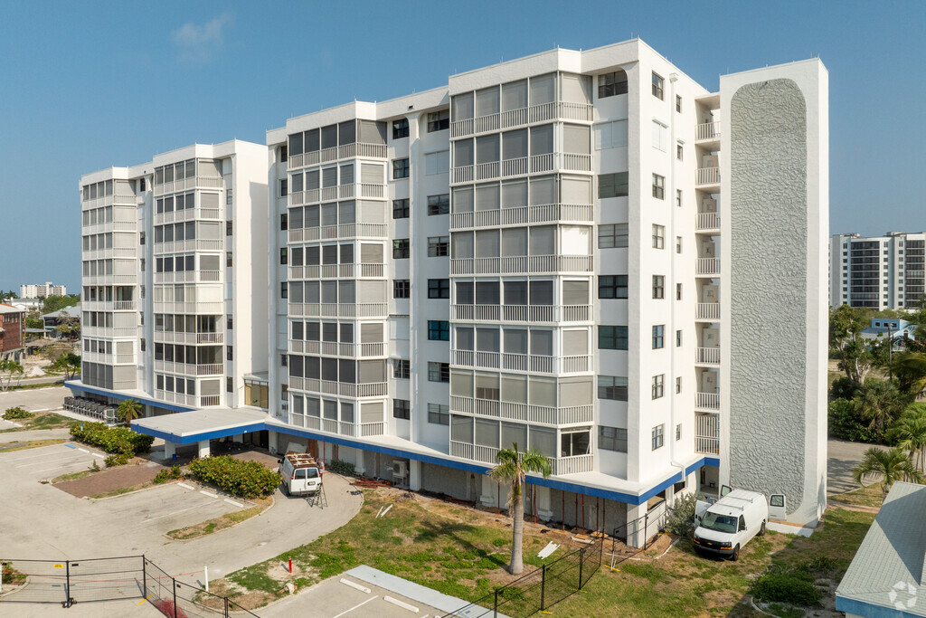 marina towers & yacht club fort myers beach photos