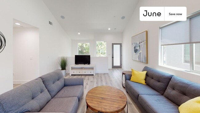 564312 Auckland Ave, Los Angeles, CA 91601 - photo 3