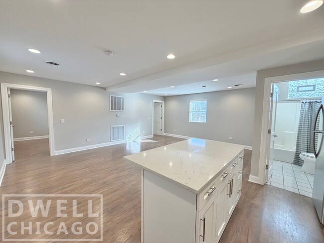 4111 N Lincoln Ave unit 1, Chicago, IL 60618 - photo 7