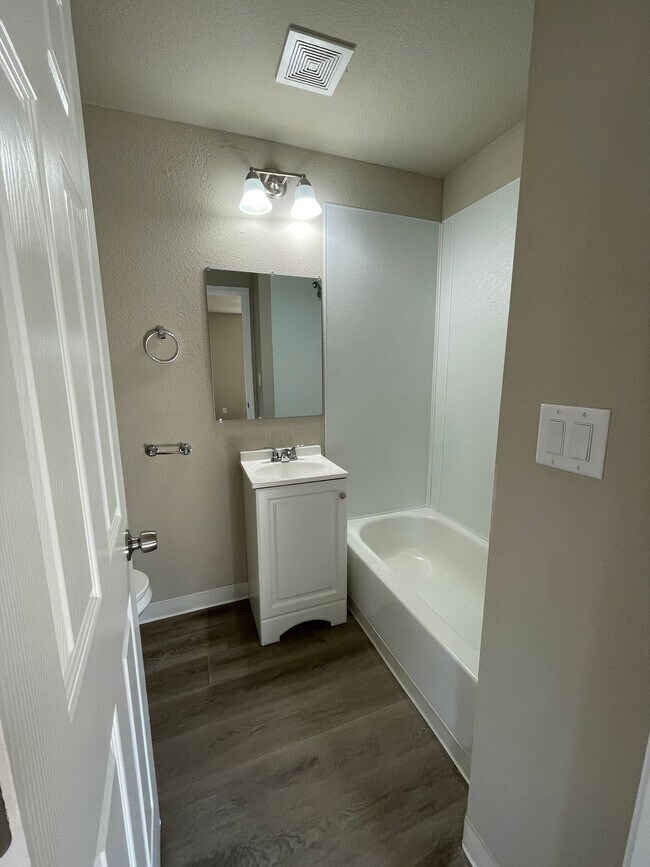 2413 24th St, Des Moines, IA 50310 - photo 4