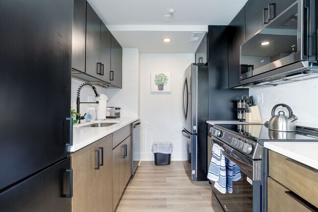 1550 Clarendon Blvd unit FL5-ID1024653P, Arlington, VA 22209 - photo 7