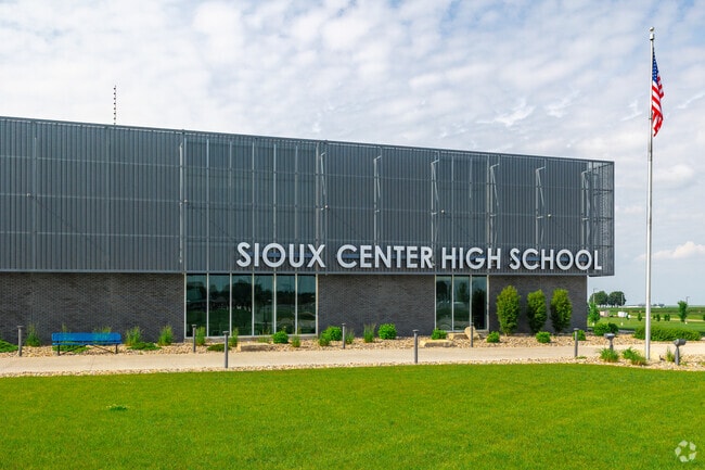 Sioux Center High School in Sioux Center encourages students to succeed.