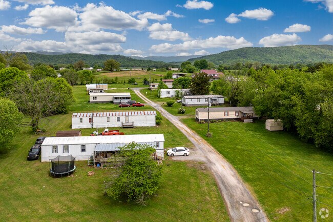 Manufactured homes are very popular in Mooresburg.