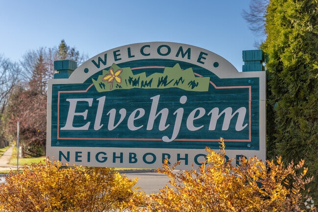A lovely sign welcomes visitors to the Elvehjem neighborhood.