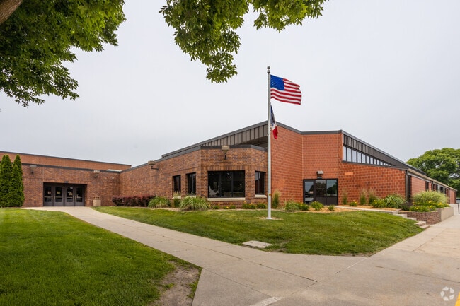 Bondurant-Farrar Middle School Entrance