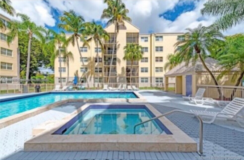 8343 Lake Dr unit 8343Lake Dr Doral FL, Doral, FL 33166 - photo 1