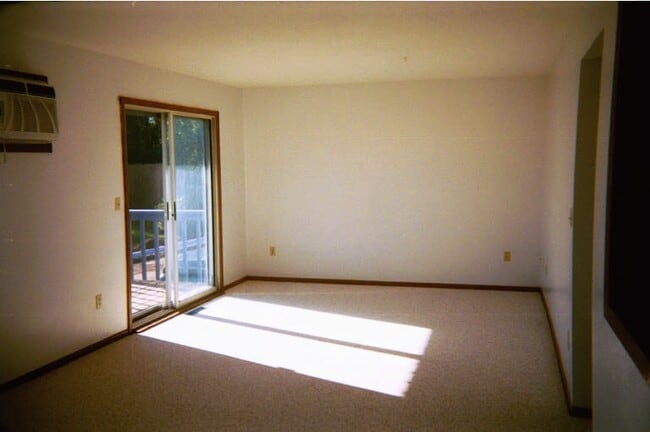 230 Hallam Ave S unit 3, Saint Paul, MN 55115 - photo 3