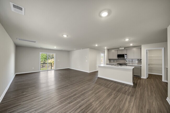 2048 Rexford Ct, Camden, SC 29020 - photo 4