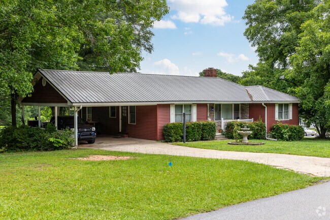 East Newnan boasts an impressive array of beautifully renovated ranch-style homes, each offering a perfect blend of modern comfort and classic charm.