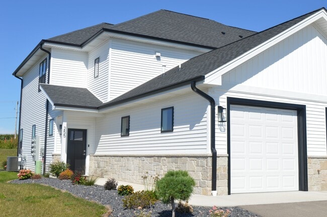 255 NW 3rd Ave, Monroe, WI 53566 - photo 3