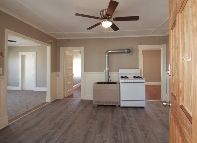 305 Bartlett St unit 3 (3rd Floor), Manchester, NH 03102 - photo 4