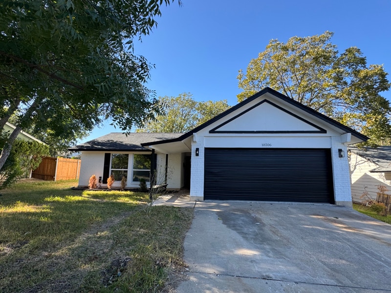 10206 Oak Hollow Cir, Austin, TX 78758 - photo 1