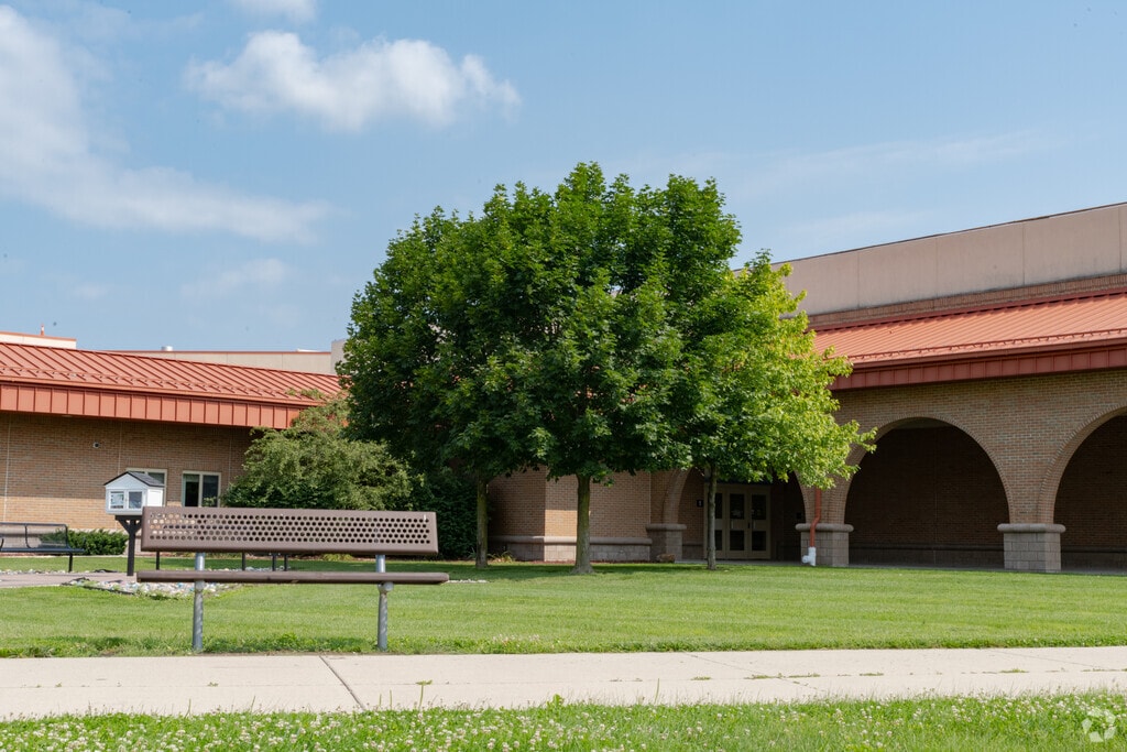 Shawnee Elementary School building in Macomb.
