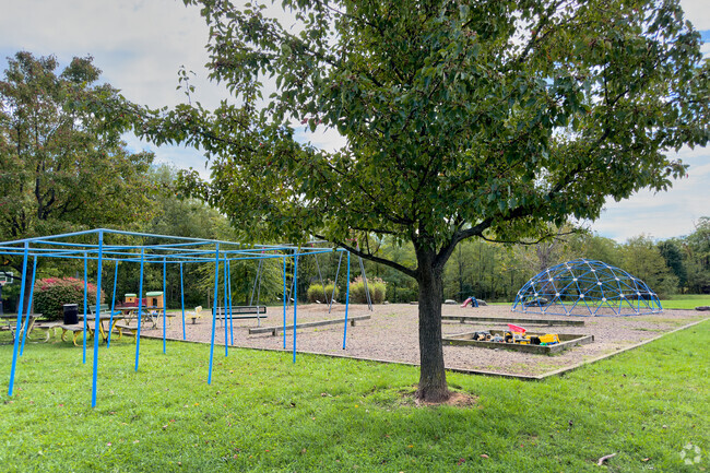 Loudon County Classical School serves students in Purcellville and Loudon County.