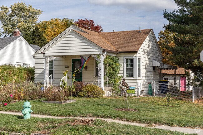 Petite and simple bungalows can be found for not a lot of money in Garfield Park.