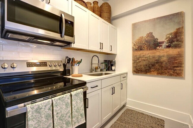 306 E Victory Dr unit ID1369216P, Savannah, GA 31405 - photo 7