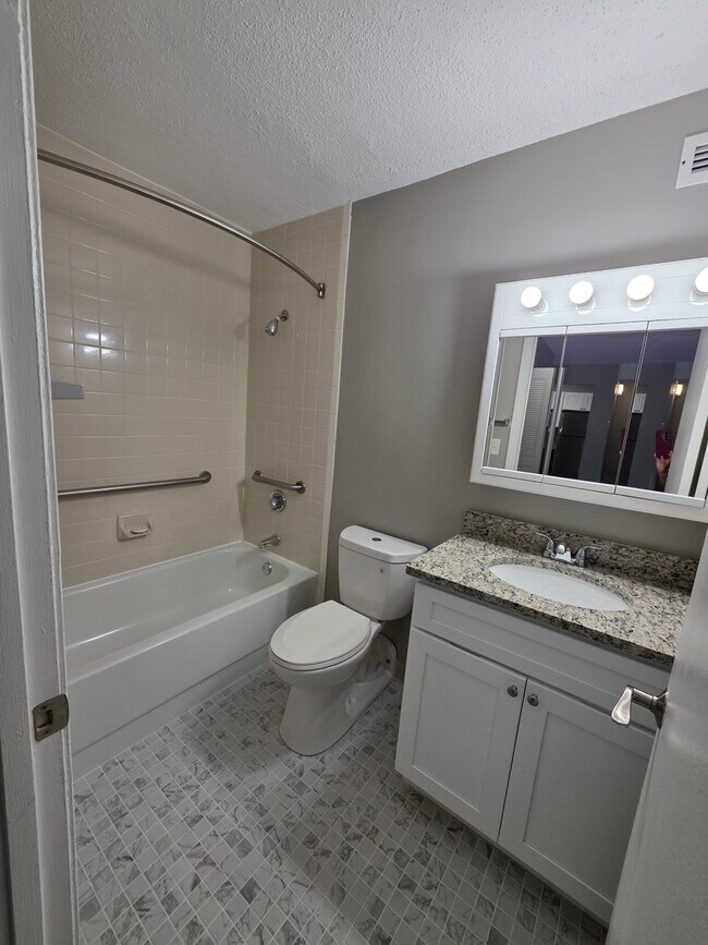 15 S Point Dr unit 207, Boston, MA 02125 - photo 6