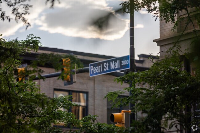 Pearl Street is Boulder’s center for food and shopping.