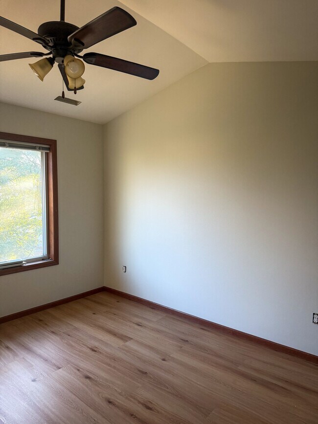 2940 Samuel Ct SW unit A, Cedar Rapids, IA 52404 - photo 5