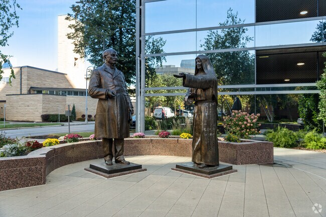 A bronze statue honors Mayo Clinic founders, showcasing the legacy of healing near Pine Ridge.