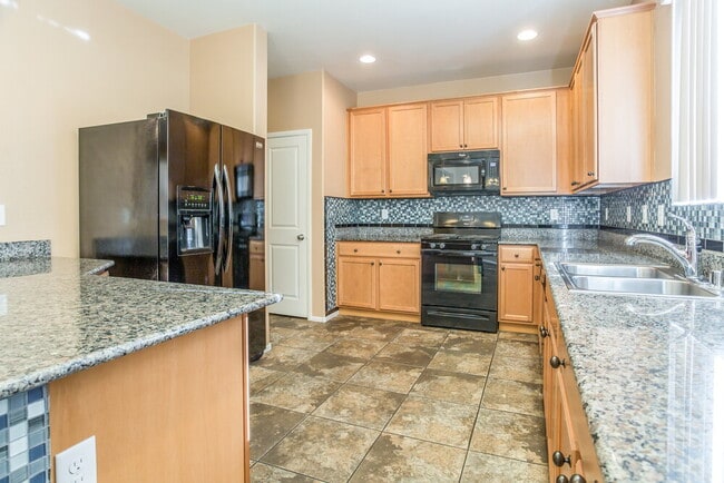 7914 Port Charles Ct, Las Vegas, NV 89149 - photo 4