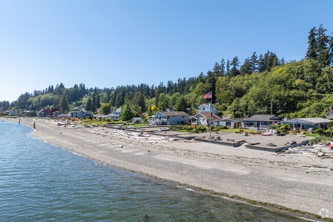 Rows of waterfront homes line the sands of Clinton.