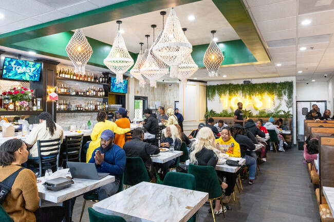 Toast on Lenox is an extremely popular brunch and lunch spot in Pine Hills.