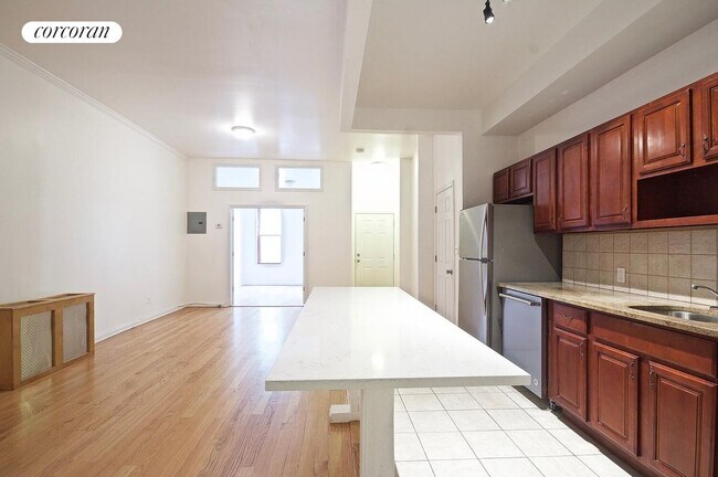 784 Halsey St, Brooklyn, NY 11233 - photo 6