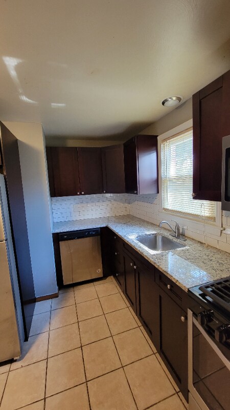 41 Gould Dr unit C, East Hartford, CT 06118 - photo 4