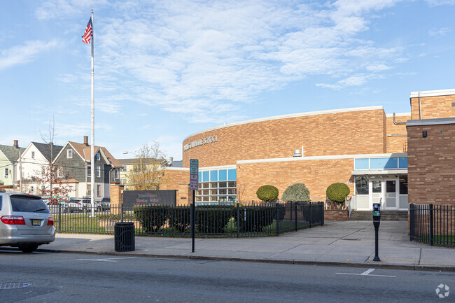 Washington Middle School is a community of learners, building a brighter future together.