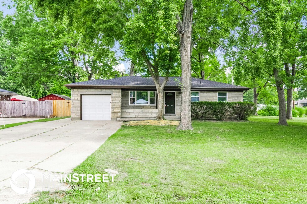 2215 Cavalier Dr, Shively, KY 40216 - photo 1