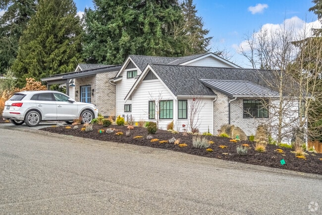 Check out the contemporary Craftsman homes around Island Point neighbornood.