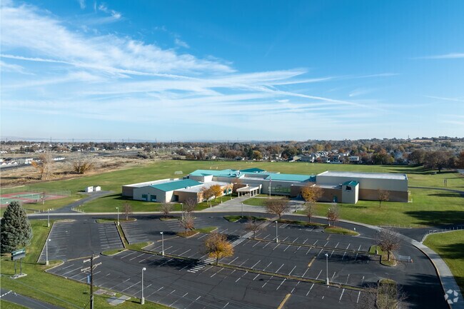 Sandstone Middle School earns a B-minus rating on Niche.