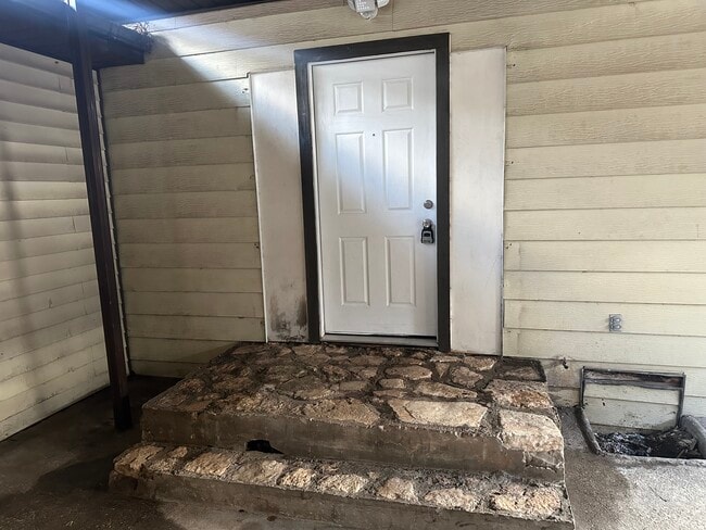 211 W Huff Ave unit B, San Antonio, TX 78214 - photo 2