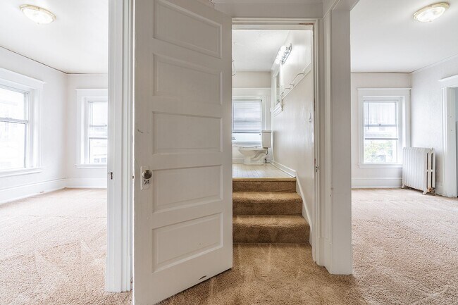 Avenue Building: Centrally located in University District!, Seattle, WA 98105 - photo 6