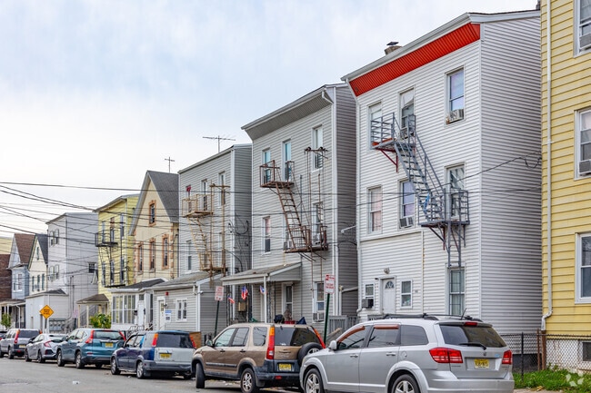 Discover multifamily living in Elizabethport—perfect for residents seeking comfort and convenience.