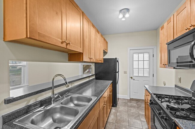 137 Park St unit 1, Burlington, VT 05401 - photo 2