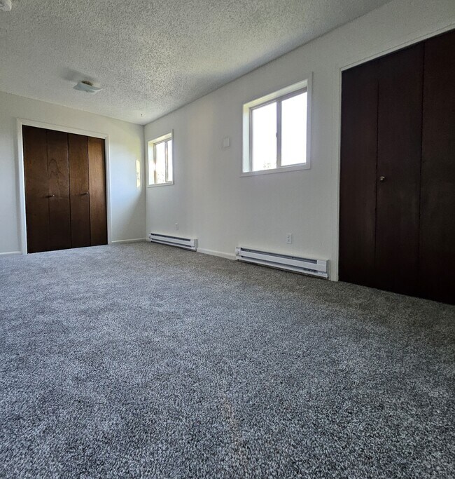2 bed/1.5 bath with garage