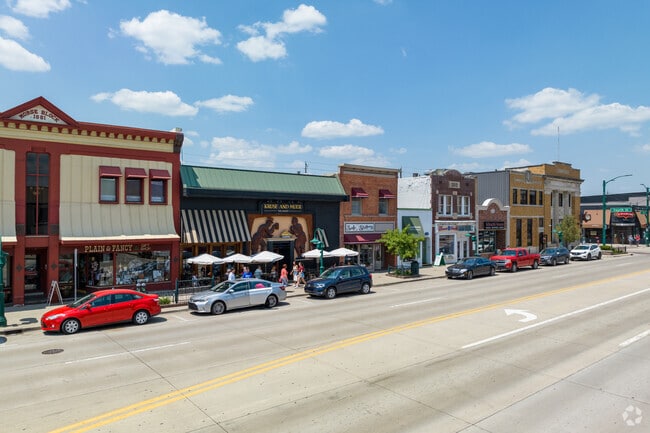 Downtown Rochester has over 350 shops, salons, restaurants and professional service businesses.