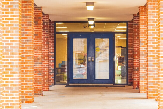 Kids are challenged to excel at Lincoln Elementary School.