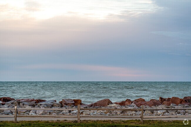 Isetts residents are a 15 minute drive to the Kenosha shore of Lake Michigan.