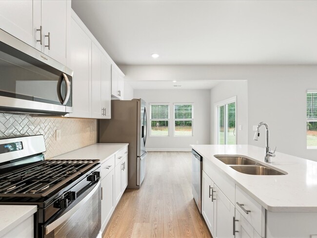 928 Penfold Point, Wellford, SC 29385 - photo 2