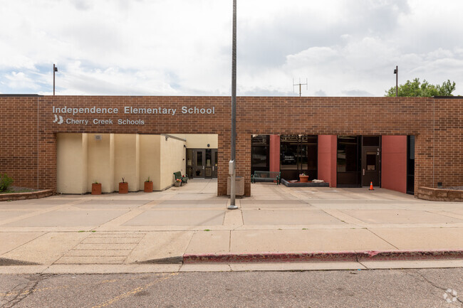 Independence Elementary School has a student-teacher ratio of 13 to 1.