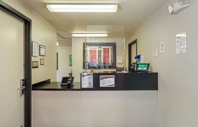 17552 Rosbough Blvd, Cleveland, OH 44130 - photo 7